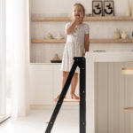 Jindl leertoren inklapbaar en verstelbaar hout en zwart zijaanzicht