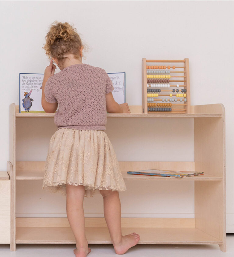 Montessori-Spielzeugregal von Jindl