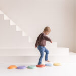 Rivierstenen stapstenen Jindl balanceren