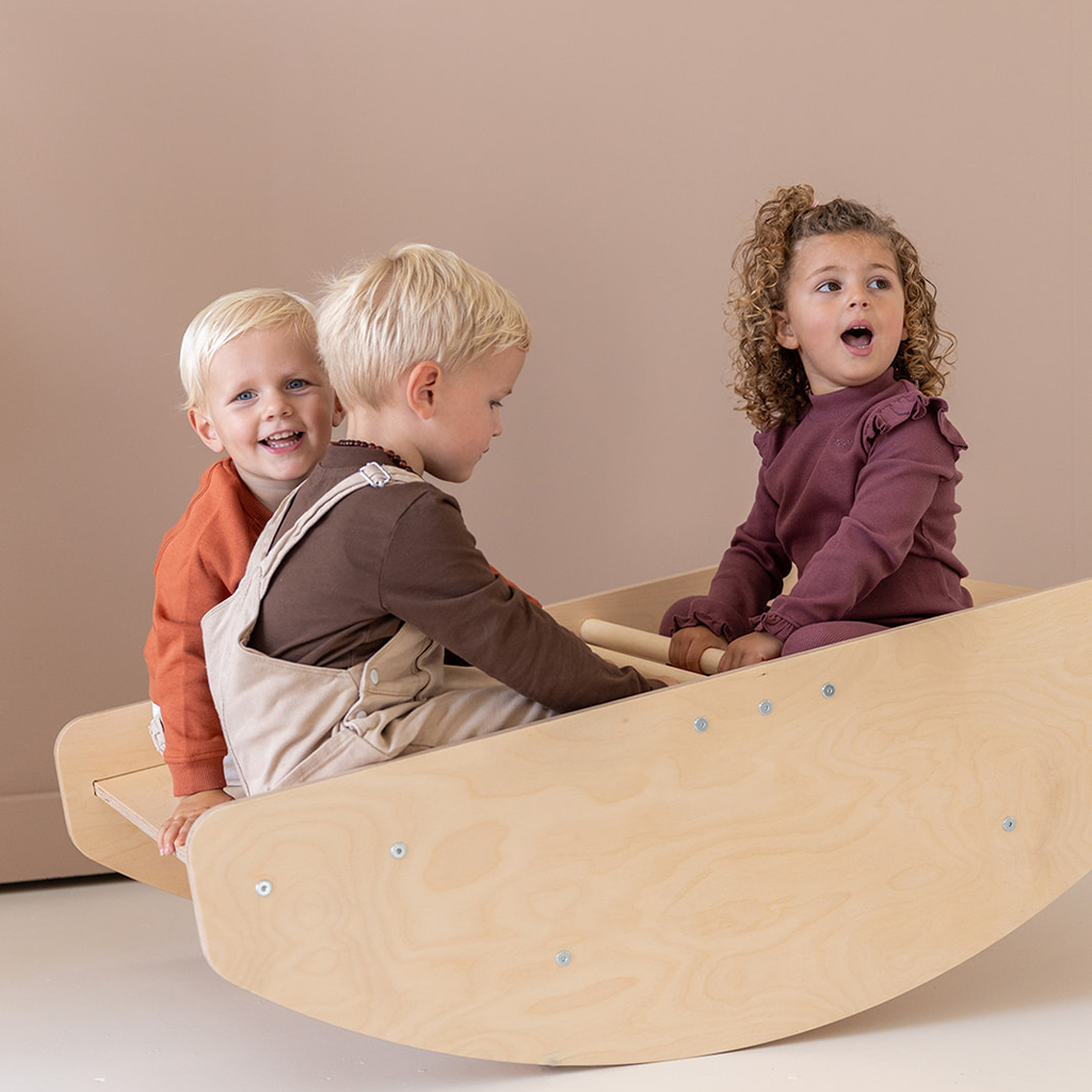 Houten schommelboot Jindl kiekeboe Houten schommelboot Jindl kiekeboe