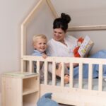 Lachen im Kinderbett für Kleinkinder - Hausbett mit Buch