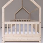 Seitenansicht Kinderbett für Kleinkinder - Hausbett mit Matratze