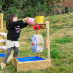 Hölzerne Wasserbahn mit Trichtern und Wassermühle Classic World - Image 2