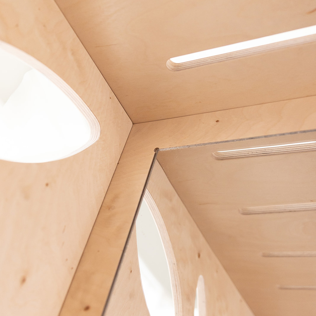 Houten spiegelhuis Jindl binnenzijde Houten spiegelhuis Jindl binnenzijde