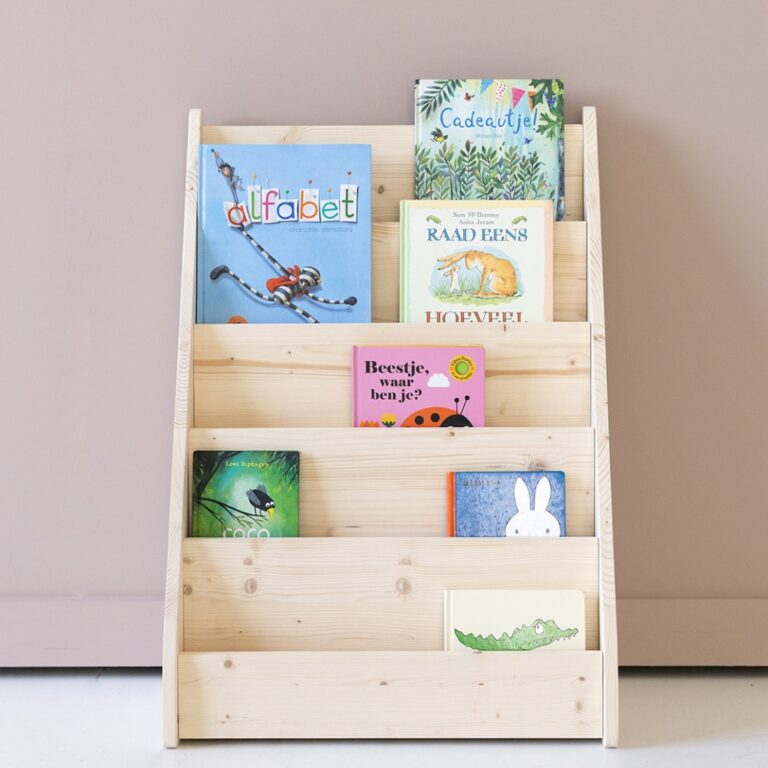 Montessori-Bücherregal Jindl NOVA mit Büchern