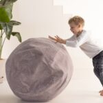 Rollen met oud roze zitzak