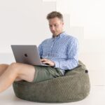 Zitzak legergroen met volwassene