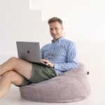 Zitzak oud roze met volwassene