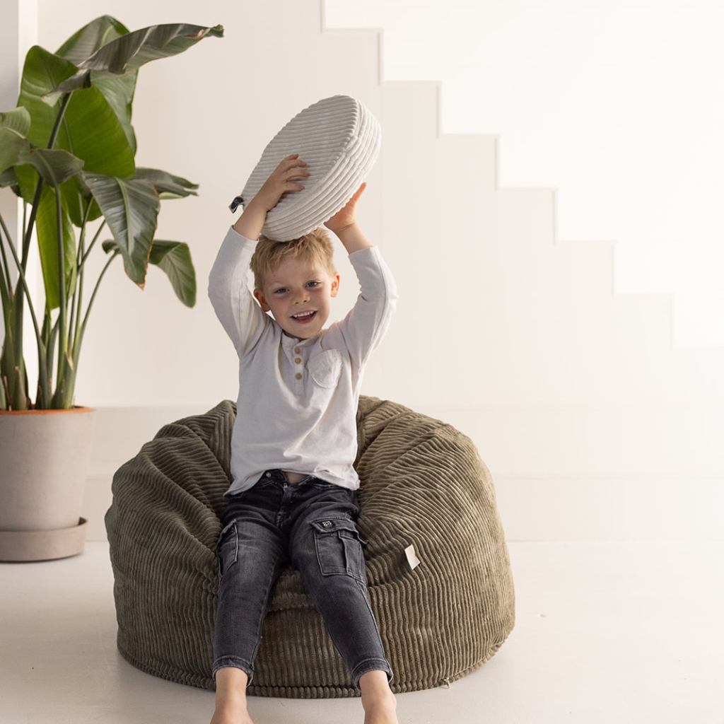 Zitzaklegergroen met zitkussen beige Zitzaklegergroen met zitkussen beige