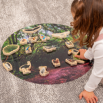 Meisje speelt met vogel blokken van Tickit