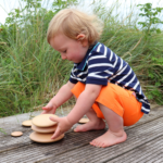 Stapelen met houten schijven van tickit