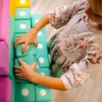 TUKI-Gebäude-mit-Gummiblocks