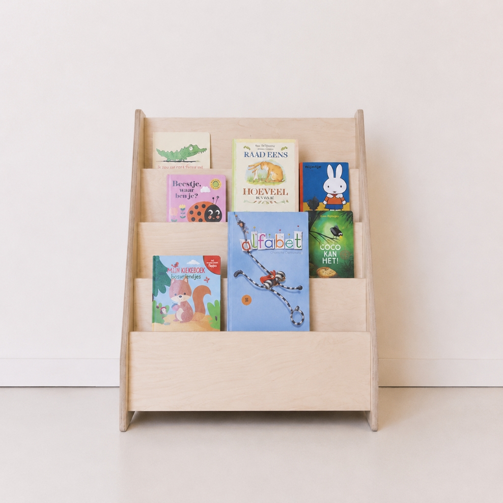 Bücherregal aus Holz Jindl Natur mit Büchern Bücherregal aus Holz Jindl Natur mit Büchern