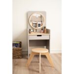 Betzold Kinderspiegeltisch, inkl. Hocker – Milieubild mit Make-up-Artikeln