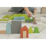 Betzold Spielwelt - Bausteinwagen mit 5 Fächern - Kind spielt mit Straßenteilen und Landschaftselementen