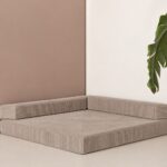 Jindl Cord Ecksofa in Haselnussbraun zur Spielmatratze aufgeklappt