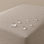 Detailansicht des beigen Bezugs für das Jindl Spielsofa